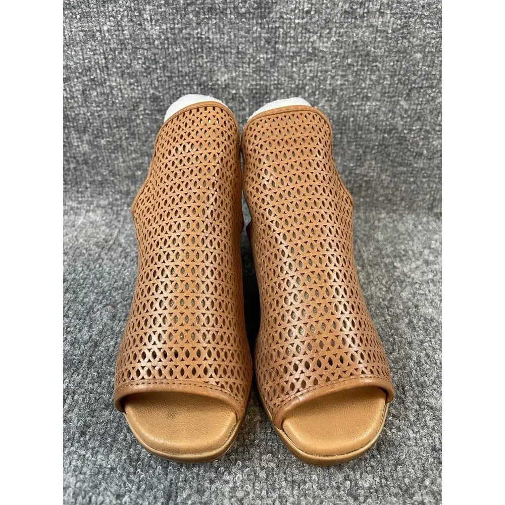 Eric Michael Sandals‎ Women's Size 7.5 Brown 2